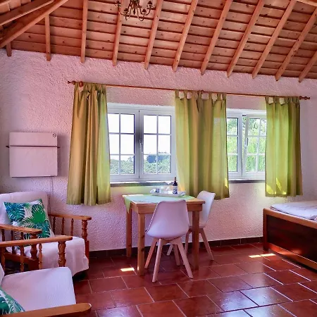 Vivenda Flores - Hibisco * Lomba (Flores)