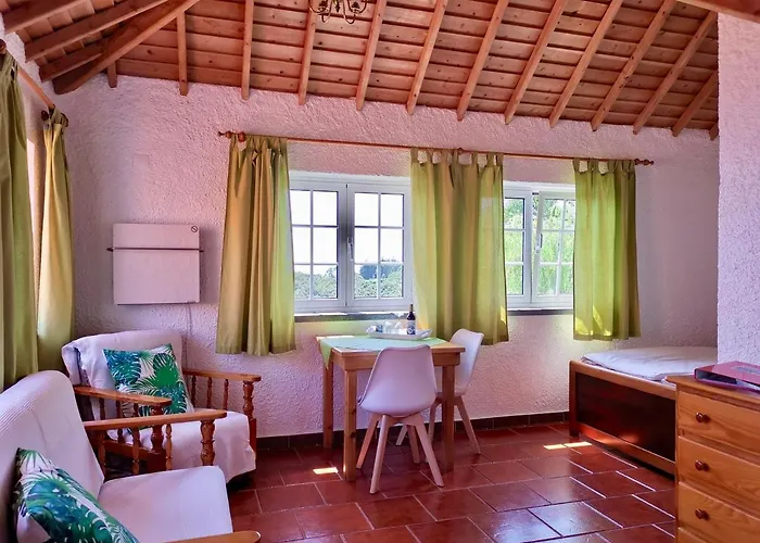 Vivenda Flores - Hibisco * Lomba (Flores)